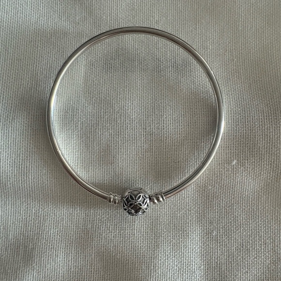 Pandora Silver Bangle with Heart Clasp - Picture 1 of 2